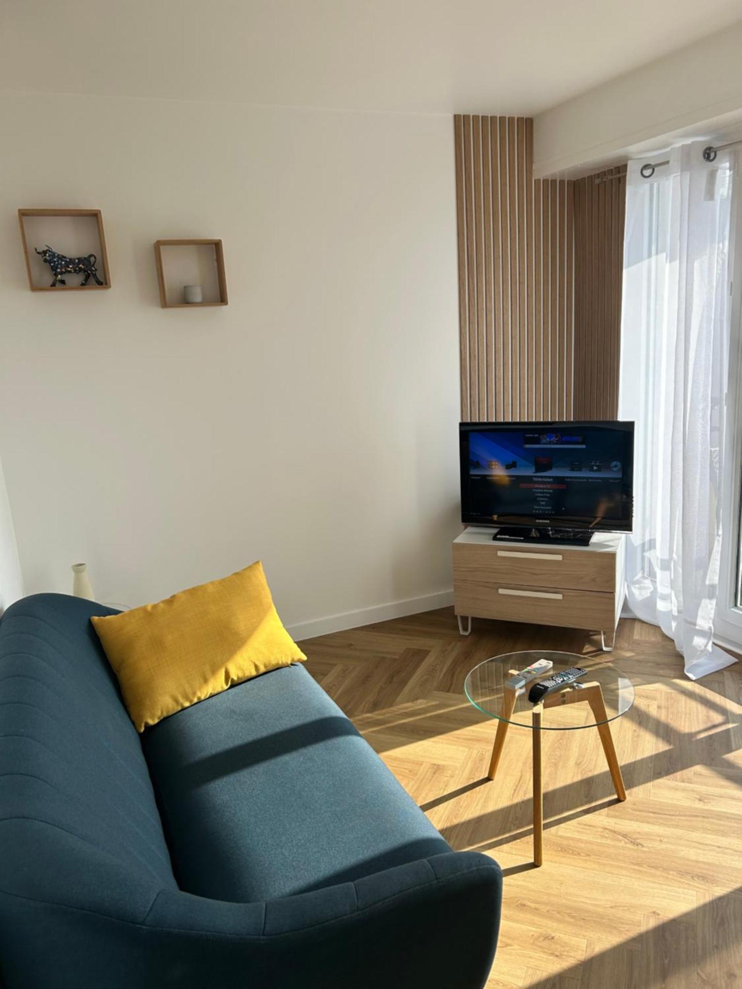 Agreable Studio Chantilly Avec Balcon Et Parking Securise Pau Exterior foto