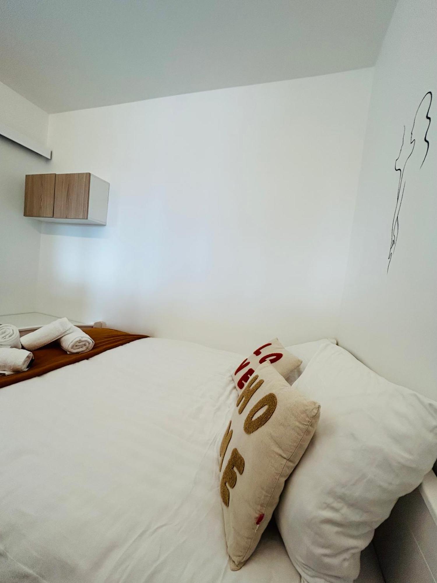 Agreable Studio Chantilly Avec Balcon Et Parking Securise Pau Exterior foto